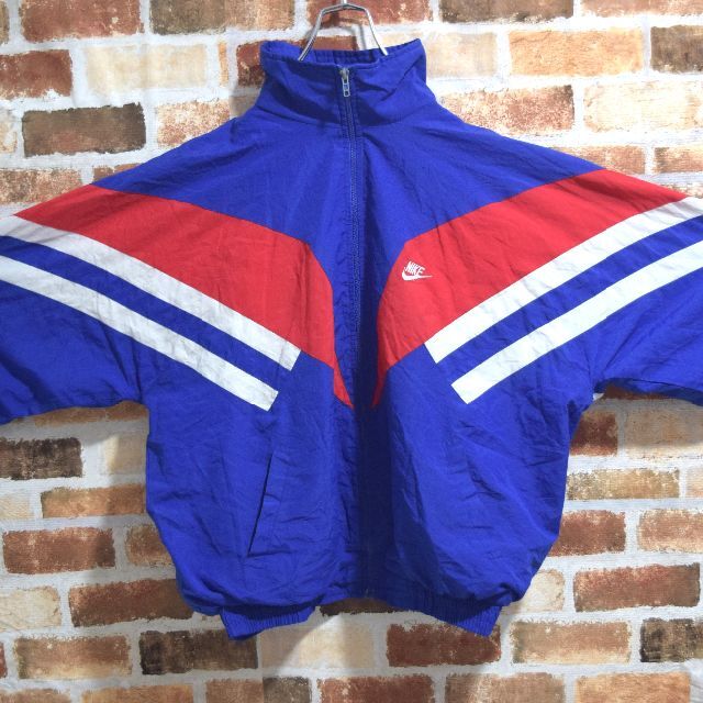 NIKE - 【ナイキ】90s 刺繡ビッグロゴ 青×赤×白 ビッグサイズ ナイロンジャケットの通販 by CR Shop☆フォロワー割|ナイキならラクマ NIKE - 【ナイキ】90s 刺繡ビッグロゴ 青×赤×白 ビッグサイズ ナイロンジャケットの通販 by CR Shop☆フォロワー割|ナイキならラクマ