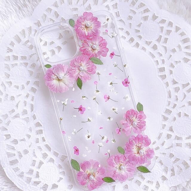 花びらの舞うミニバラのスマホケース♡   スマホ/家電/カメラのスマホアクセサリー(iPhoneケース)の商品写真