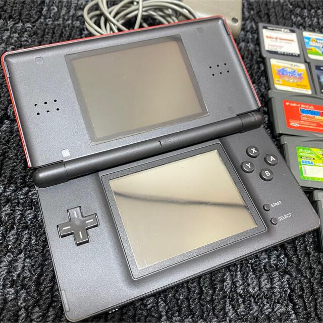 ニンテンドーDS(ニンテンドーDS)のNintendo DS LITE クリムゾン/ブラック エンタメ/ホビーのゲームソフト/ゲーム機本体(携帯用ゲーム機本体)の商品写真