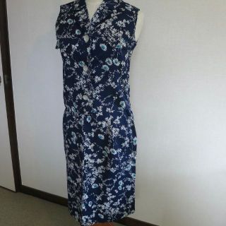 昭和レトロ　花模様上下セットアップ　ノースリーブトップス＆スカート (シャツ/ブラウス(半袖/袖なし))