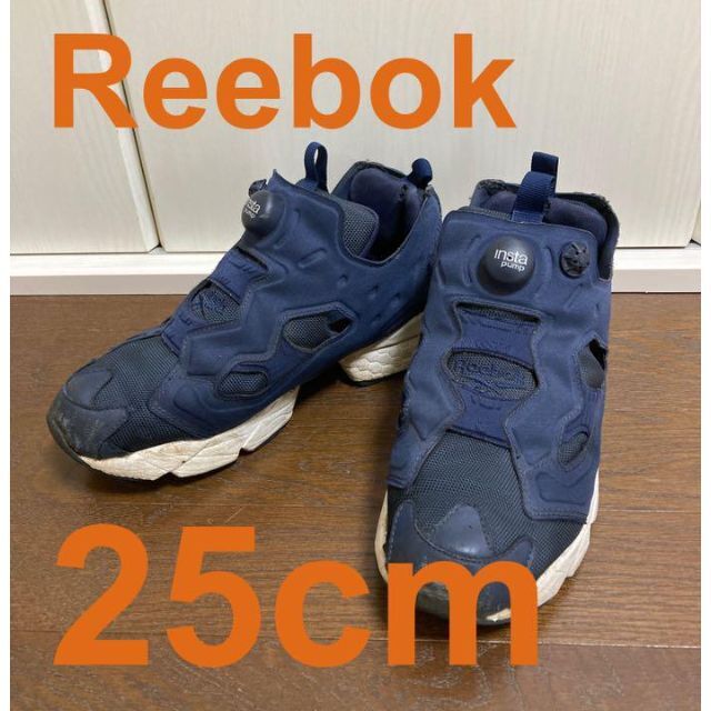 Reebok(リーボック)の25cm リーボック　インスタポンプフューリー　ネイビー　訳ありに着き格安 レディースの靴/シューズ(スニーカー)の商品写真