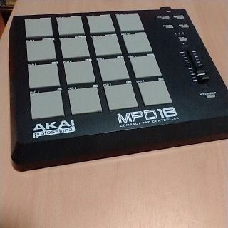 AKAI MPD18 USB MIDIパッド・コントローラ(MIDIコントローラー)