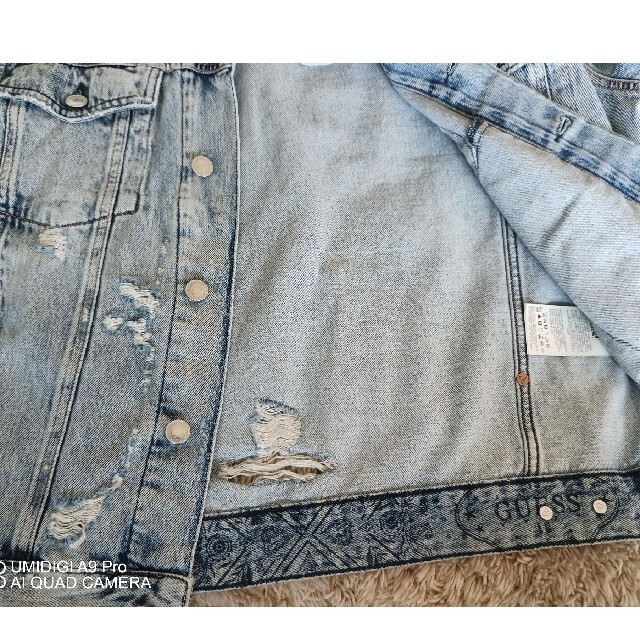 GUESS(ゲス)の✨新品未使用✨ゲス　ダメージ加工デニムジャケット Gジャン　ジェネレーションズ メンズのジャケット/アウター(Gジャン/デニムジャケット)の商品写真