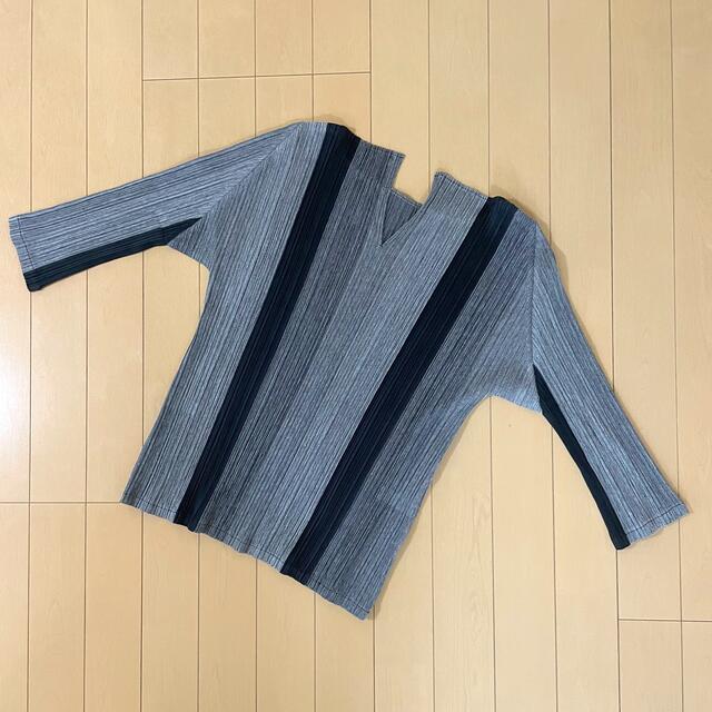 PLEATS PLEASE ISSEY MIYAKE(プリーツプリーズイッセイミヤケ)の【美品】プリーツプリーズ　トップス　カットソー　綿混素材 レディースのトップス(カットソー(長袖/七分))の商品写真