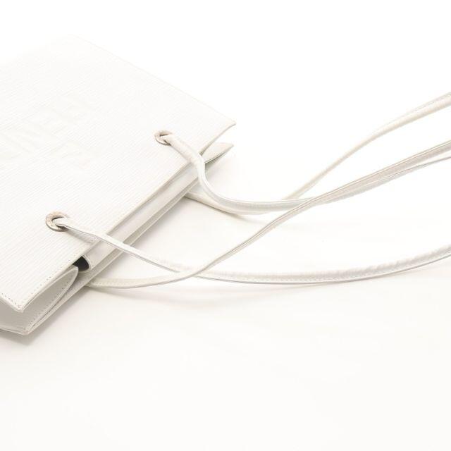 FENDI(フェンディ)のショルダーバッグ レザー ホワイト 型押しロゴ レディースのバッグ(ショルダーバッグ)の商品写真