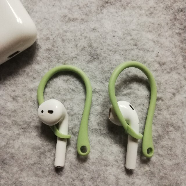 Apple(アップル)のAirPods イヤホン対応イヤーフック(ピスタチオグリーン) スマホ/家電/カメラのオーディオ機器(ヘッドフォン/イヤフォン)の商品写真