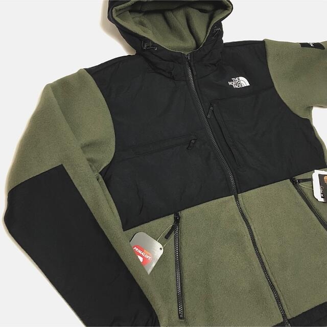 THE NORTH FACE(ザノースフェイス)のノースフェイス デナリ フーディ フリース パーカ ロゴ ワッペン スクエアNT メンズのジャケット/アウター(マウンテンパーカー)の商品写真