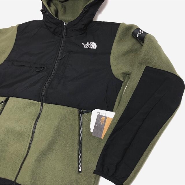 THE NORTH FACE(ザノースフェイス)のノースフェイス デナリ フーディ フリース パーカ ロゴ ワッペン スクエアNT メンズのジャケット/アウター(マウンテンパーカー)の商品写真