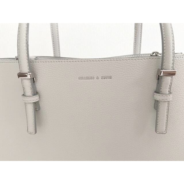 Charles and Keith(チャールズアンドキース)の[CHARLES&KEITH]クラシックダブルハンドル トートバッグ(Grey) レディースのバッグ(トートバッグ)の商品写真