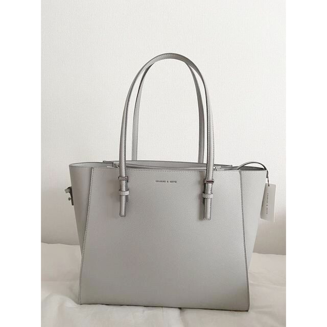 Charles and Keith(チャールズアンドキース)の[CHARLES&KEITH]クラシックダブルハンドル トートバッグ(Grey) レディースのバッグ(トートバッグ)の商品写真