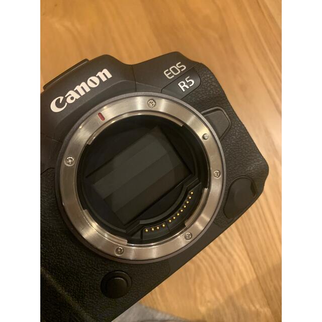 Canon(キヤノン)のCanon EOS R5 ボディ スマホ/家電/カメラのカメラ(ミラーレス一眼)の商品写真