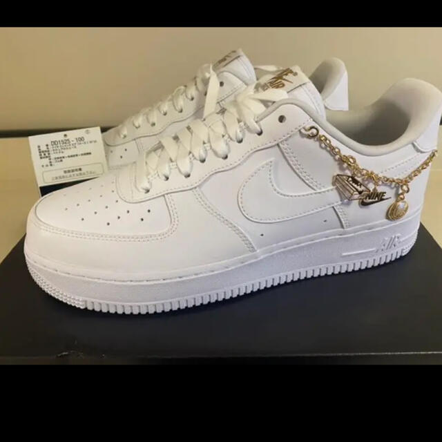 NIKE WMNS AIR FORCE 1 LX WHITE PENDANT