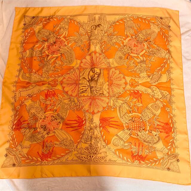 Hermes(エルメス)のエルメス　カレ90 ヘンナの歌　Les chants du Henne オレンジ レディースのファッション小物(バンダナ/スカーフ)の商品写真