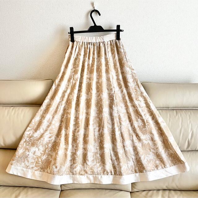 美品 LHELBIE レルビエ フレアロングスカート 花柄 ベージュ M レディースのスカート(ロングスカート)の商品写真