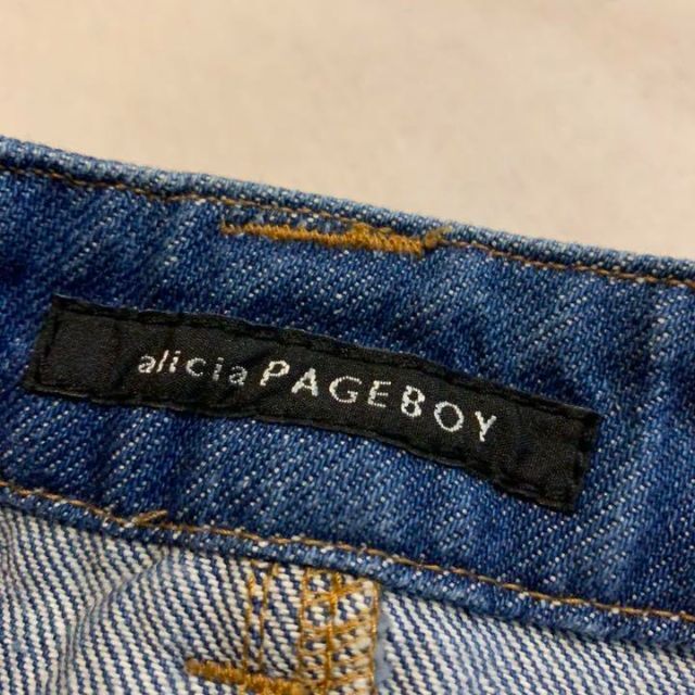 PAGEBOY(ページボーイ)のalicia pageboy デニム　ミニスカート　刺繍花柄 レディースのスカート(ミニスカート)の商品写真