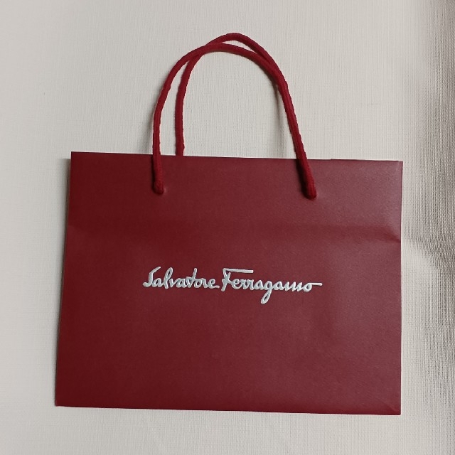 Salvatore Ferragamo(サルヴァトーレフェラガモ)のフェラガモ  Ferragamo ショッパー 紙袋　1枚 レディースのバッグ(ショップ袋)の商品写真