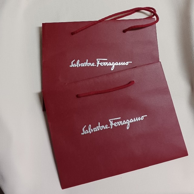 Salvatore Ferragamo(サルヴァトーレフェラガモ)のフェラガモ  Ferragamo ショッパー 紙袋　2枚組 レディースのバッグ(ショップ袋)の商品写真