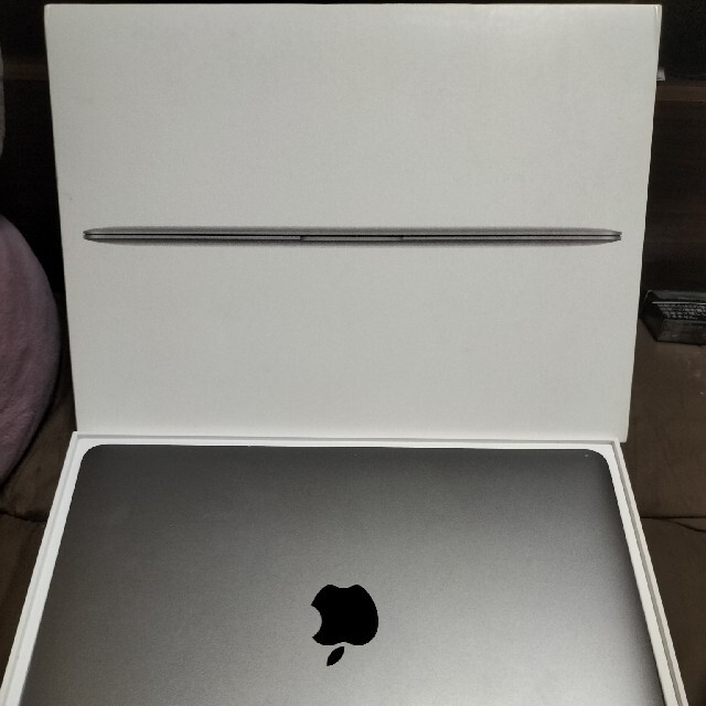 APPLE MacBook MLH72J/A CORE M3 8,192.0MB 2