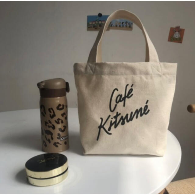 MAISON KITSUNE'(メゾンキツネ)の【最安値】カフェキツネ　トートバッグ  レディースのバッグ(トートバッグ)の商品写真