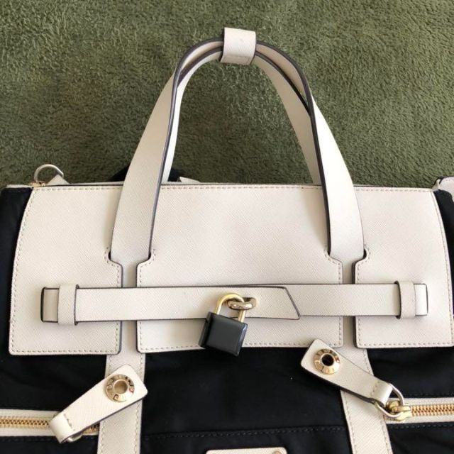 されていま HENRI ミニレザーショルダーの通販 by ブランド古着買取