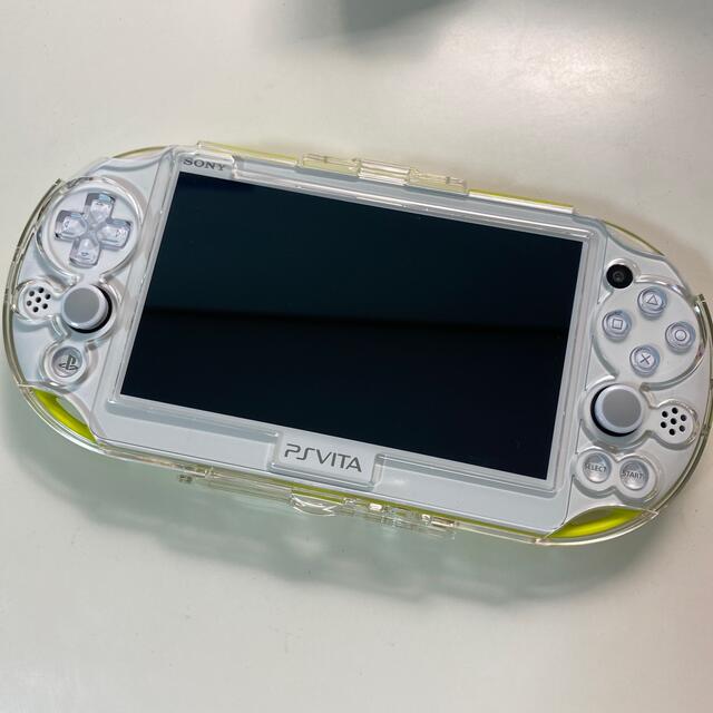 PlayStation Vita(プレイステーションヴィータ)のPS VITA 2000 本体　クリアケース付き　グリーン エンタメ/ホビーのゲームソフト/ゲーム機本体(携帯用ゲーム機本体)の商品写真