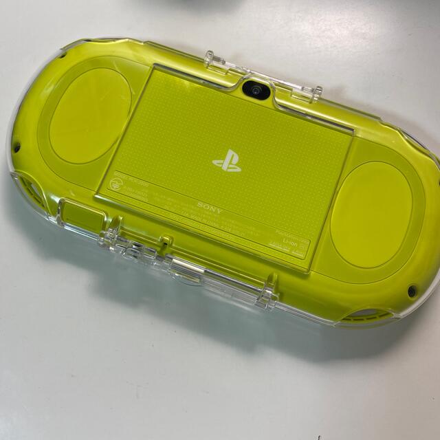 PlayStation Vita(プレイステーションヴィータ)のPS VITA 2000 本体　クリアケース付き　グリーン エンタメ/ホビーのゲームソフト/ゲーム機本体(携帯用ゲーム機本体)の商品写真