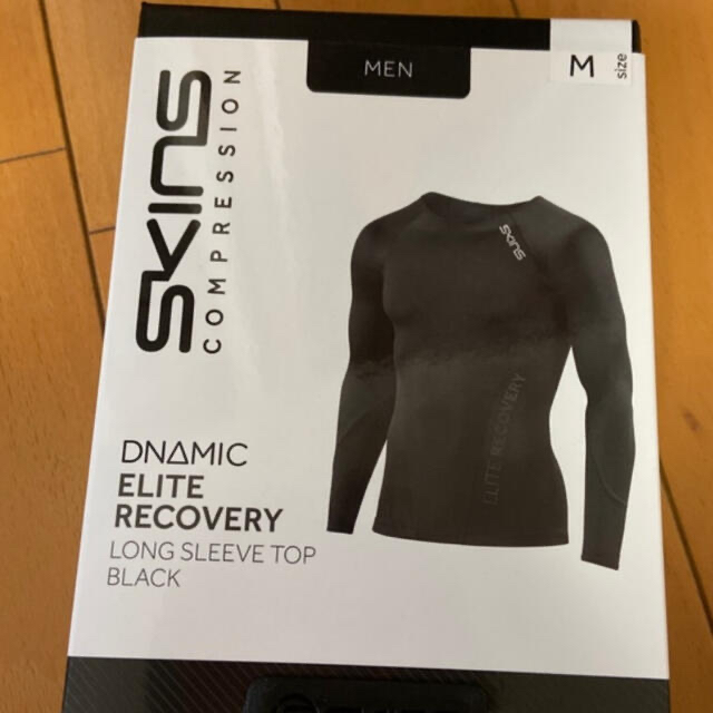 SKINS(スキンズ)の【新品】Skins DNAmic Elite Recovery ロングスリーブ スポーツ/アウトドアのトレーニング/エクササイズ(トレーニング用品)の商品写真