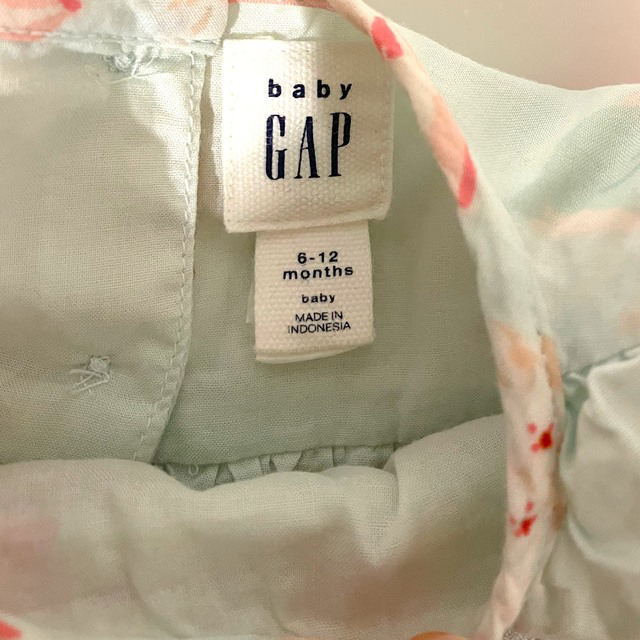 babyGAP(ベビーギャップ)のbaby GAP 花柄　ワンピース　6-12ヶ月　 キッズ/ベビー/マタニティのベビー服(~85cm)(ワンピース)の商品写真