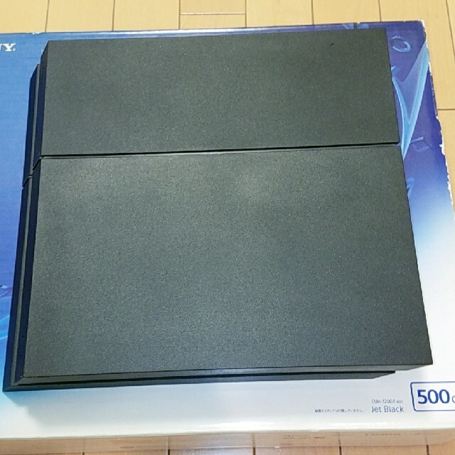 PlayStation4(プレイステーション4)の中古・PlayStation4 本体  プレステ4 本体 500GB エンタメ/ホビーのゲームソフト/ゲーム機本体(家庭用ゲーム機本体)の商品写真