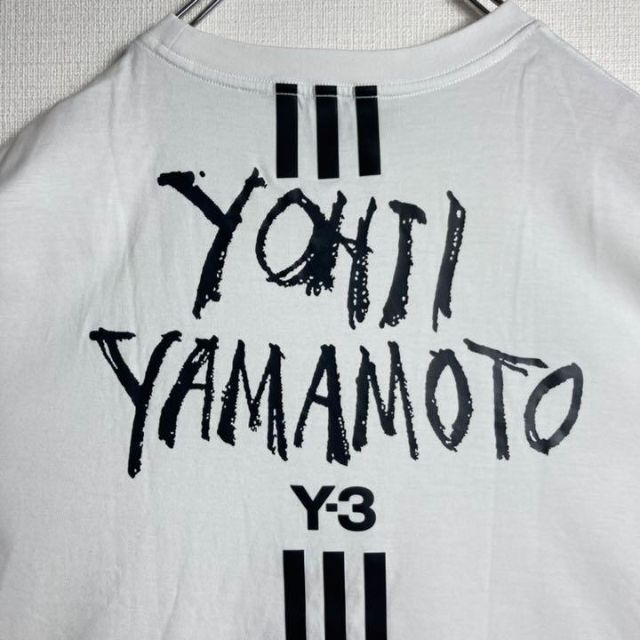 【即完売モデル】Y-3　バックプリント入手困難tシャツ　スリーストライプ　希少