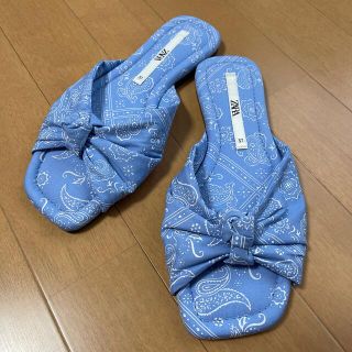 ザラ(ZARA)のZARA・新品未使用ペイズリー柄サンダル(サンダル)