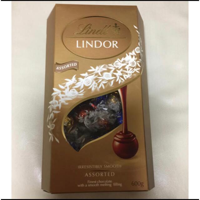 Lindt(リンツ)のLINDT LINDOR リンツ リンドール アソート32個 食品/飲料/酒の食品(菓子/デザート)の商品写真