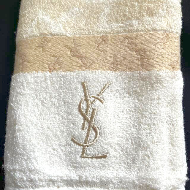 Yves Saint Laurent Beaute YSL フェイスタオル 未使用 の通販 by 2023.パープル⭐︎|イヴサンローラン ボーテならラクマ イブサンローラン フェイスタオル 青 ブルー 日本製