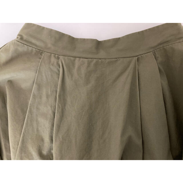 ウエストゴム　カーキ　スカート レディースのスカート(ひざ丈スカート)の商品写真