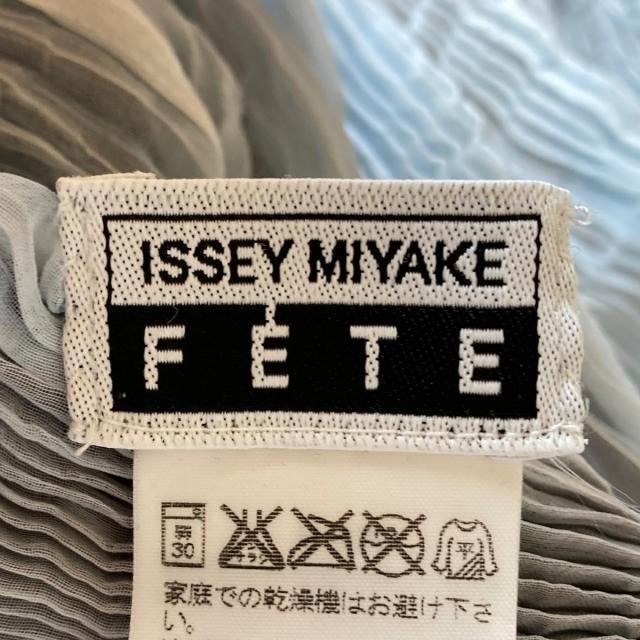 ISSEY MIYAKE(イッセイミヤケ)のイッセイミヤケ カーディガン サイズ2 M - レディースのトップス(カーディガン)の商品写真