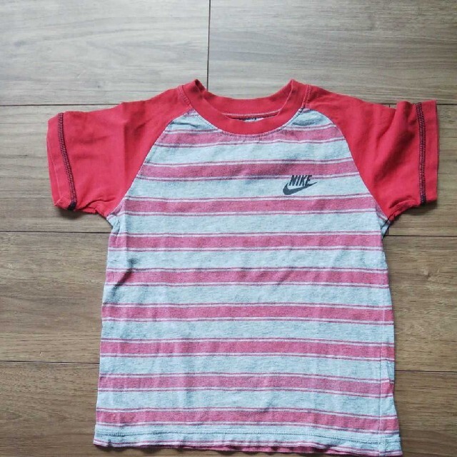 NIKE(ナイキ)のTシャツ キッズ/ベビー/マタニティのキッズ服男の子用(90cm~)(Tシャツ/カットソー)の商品写真