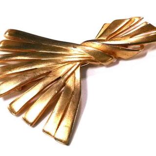 ジバンシィ(GIVENCHY)のジバンシー ブローチ - 金属素材 ゴールド(ブローチ/コサージュ)
