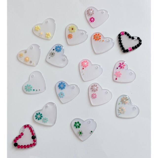 ③紫外線チェッカー❤︎ お花　ピンク　ハンドメイド ハンドメイドのファッション小物(バッグチャーム)の商品写真