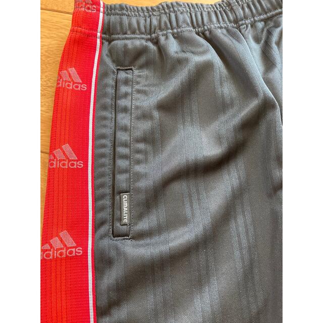 adidas(アディダス)のadidasハーフパンツ　150 キッズ/ベビー/マタニティのキッズ服男の子用(90cm~)(パンツ/スパッツ)の商品写真