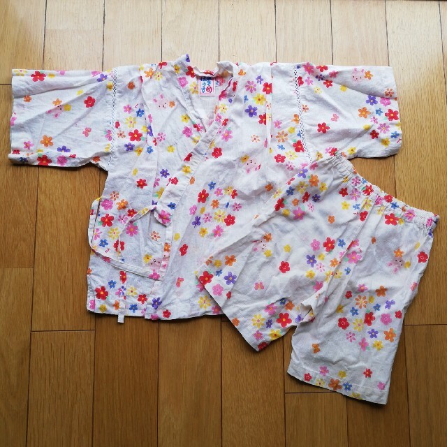 mikihouse(ミキハウス)の100　ミキハウス　甚平　白　女の子 キッズ/ベビー/マタニティのキッズ服女の子用(90cm~)(甚平/浴衣)の商品写真