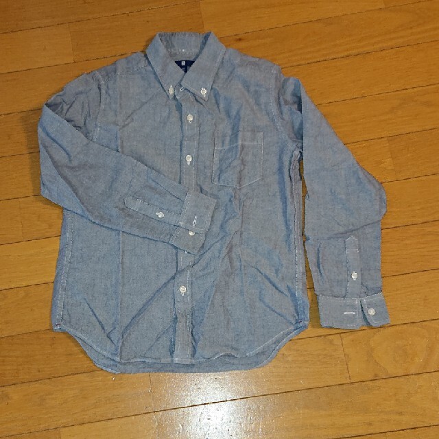 UNIQLO(ユニクロ)のユニクロボタンダウンシャツ140cm キッズ/ベビー/マタニティのキッズ服男の子用(90cm~)(ドレス/フォーマル)の商品写真