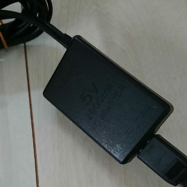 PlayStation Portable(プレイステーションポータブル)のpsp 純正充電器。psp-100 SONY 5  充電確認済み。 エンタメ/ホビーのゲームソフト/ゲーム機本体(その他)の商品写真