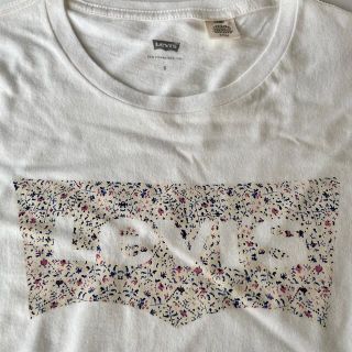 リーバイス(Levi's)の美品☆リーバイス　Tシャツ　小花柄のロゴプリント　白　S(Tシャツ(半袖/袖なし))