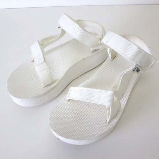 テバ(Teva)のテバ Teva サンダル ビーチサンダル コンフォート 厚底 23.0cm 白(サンダル)