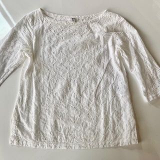 ユニクロ(UNIQLO)の美品☆ユニクロ　ボートネック　花柄レースのブラウス　白　S(シャツ/ブラウス(長袖/七分))