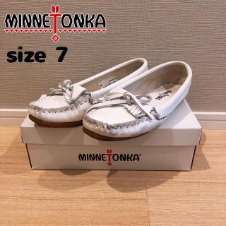 ミネトンカ(Minnetonka)のMINNETONKA モカシン ホワイト(スリッポン/モカシン)