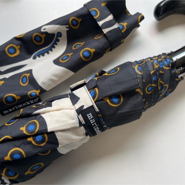 marimekko(マリメッコ)のレア marimekko /Musta tamma .umbrella☔︎ レディースのファッション小物(傘)の商品写真