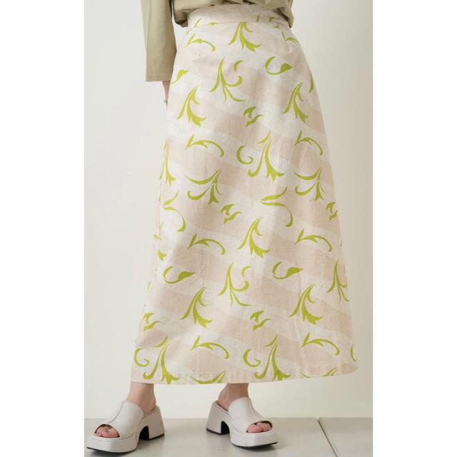 Kastane(カスタネ)の送料無料 新品未使用　リーフ柄スカート レディースのスカート(ロングスカート)の商品写真