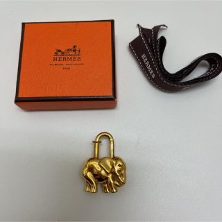 エルメス(Hermes)のエルメス　限定　カデナ　エレファント　ぞう　ゴールド(チャーム)