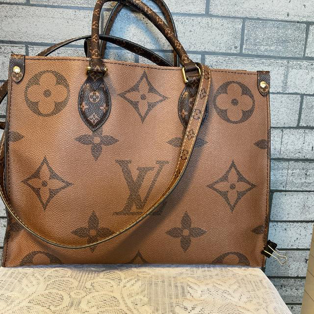 LOUIS VUITTON(ルイヴィトン)のまいまい様専用　オンザゴー　お値下げします！！ レディースのバッグ(トートバッグ)の商品写真